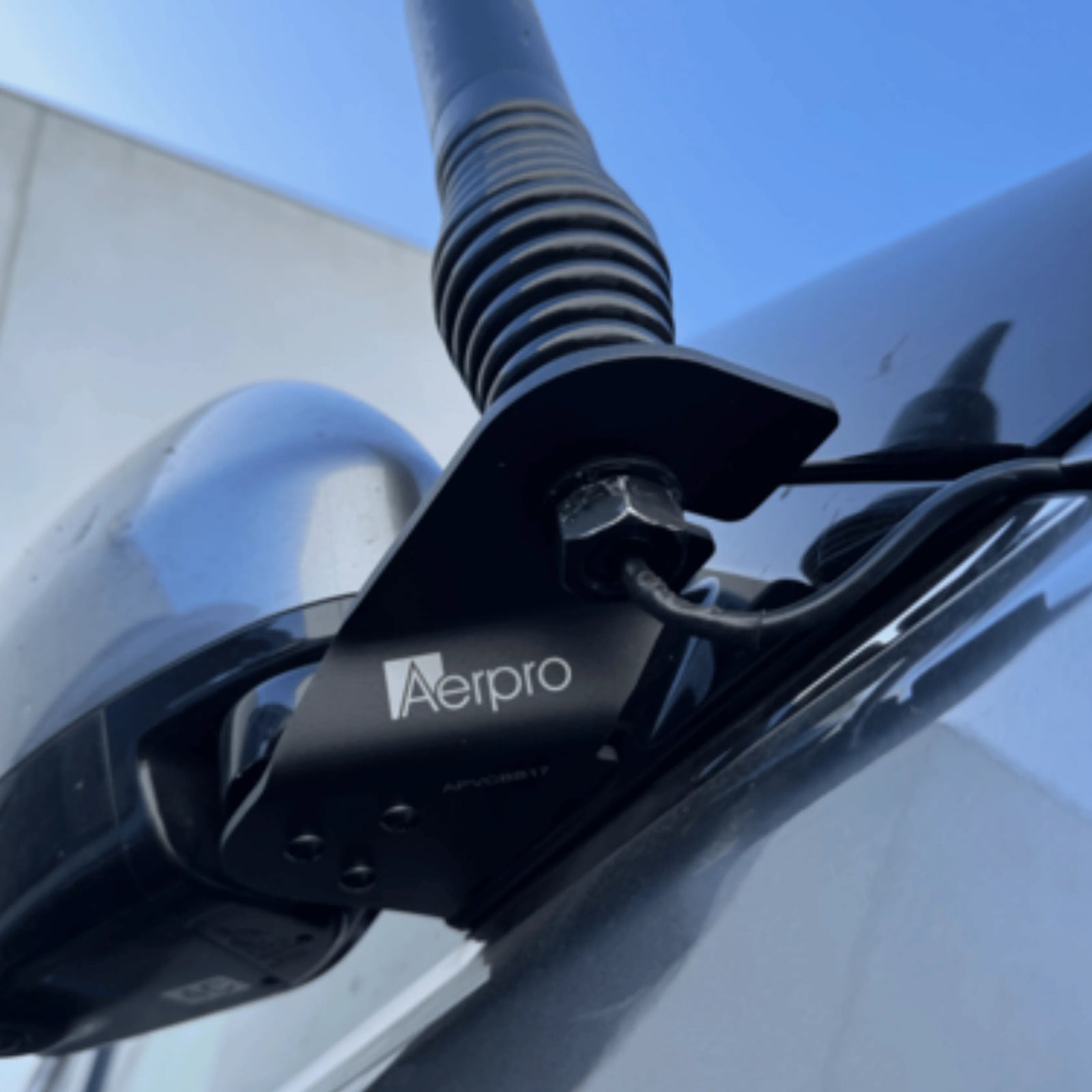 Aerpro APVCBB17 Mirror Mount UHF Antenna Bracket Nissan Patrol Y62