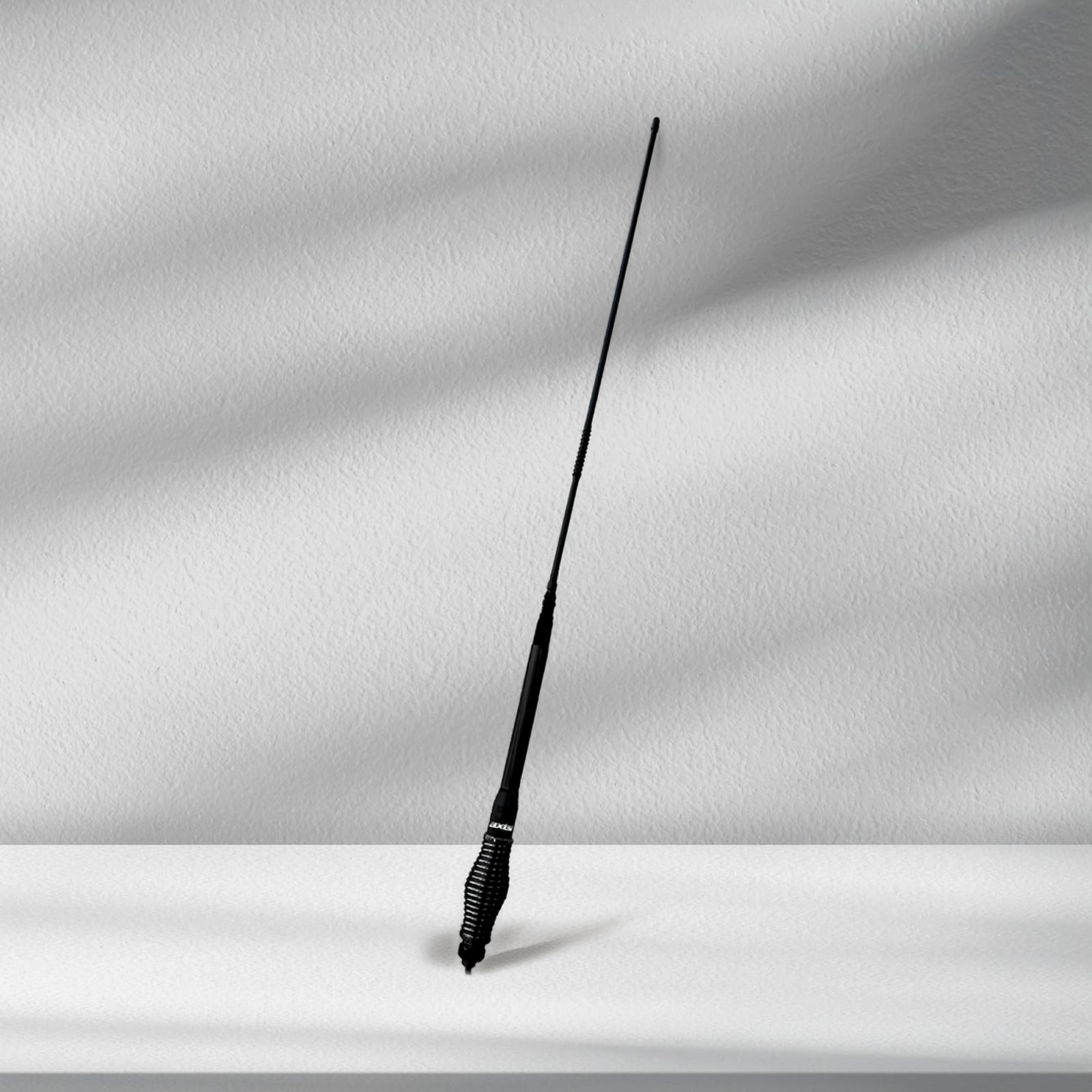 AXIS AKU7 - 7dB UHF Antenna with Stainless Steel Spring and Elevated Feed