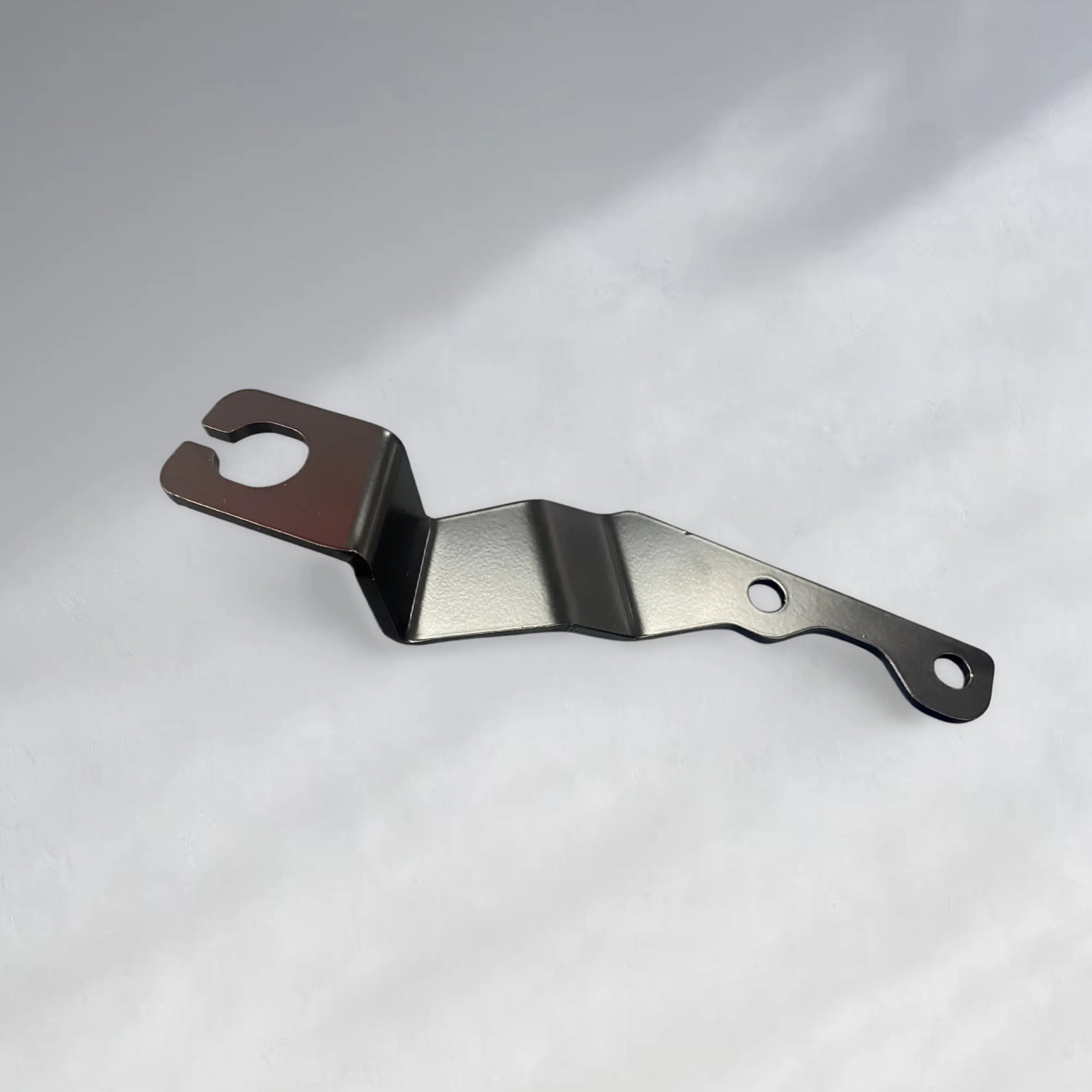 Aerpro APVCBB1 Bonnet Mount UHF Antenna Bracket Isuzu D-Max and MU-X