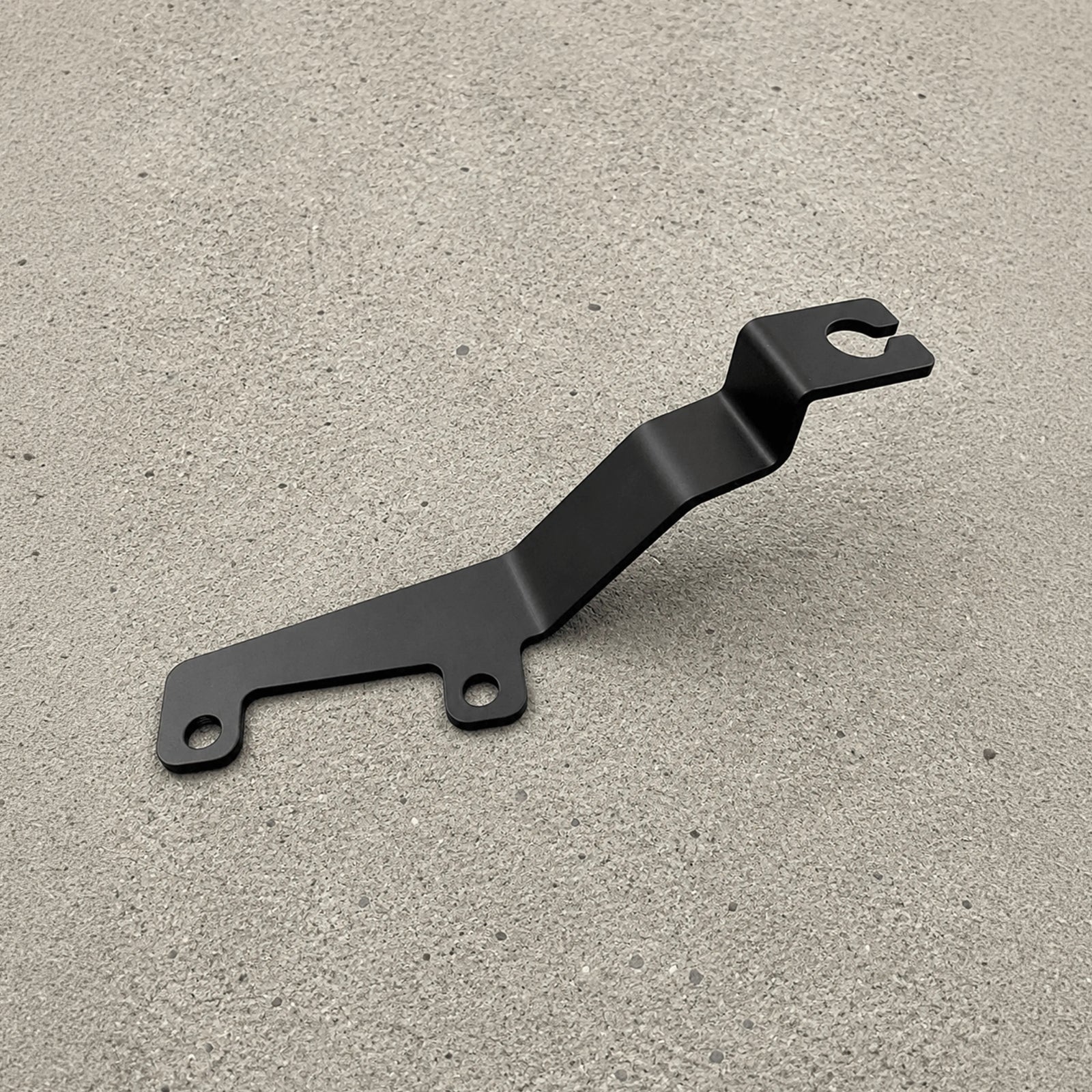 Aerpro APVCBB9 Bonnet Mount UHF Antenna Bracket Isuzu D-Max MU-X 2021-On