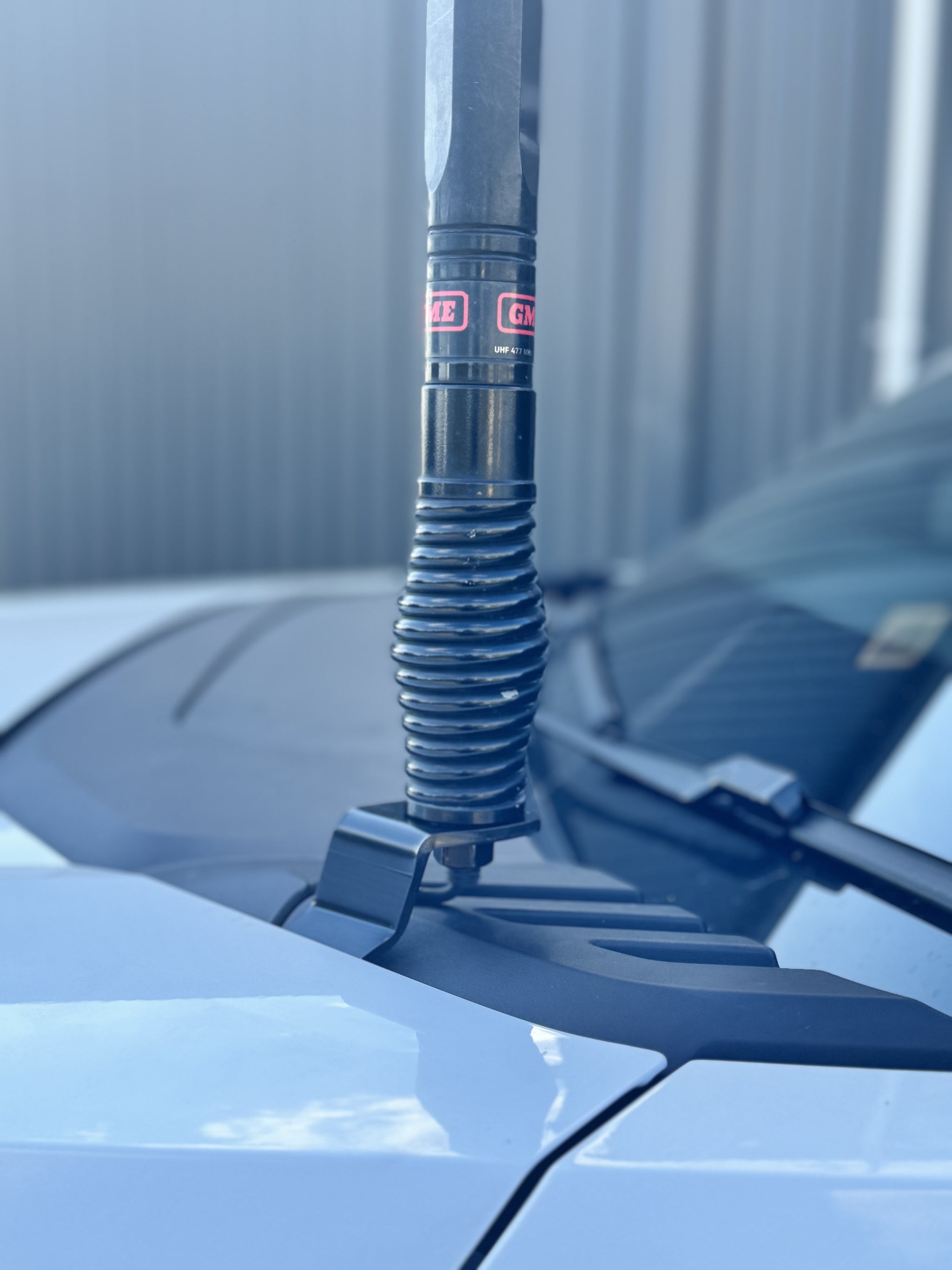 GMF4x4 BB-237P BYD Shark Bonnet Hinge UHF Antenna Bracket - Passenger Side