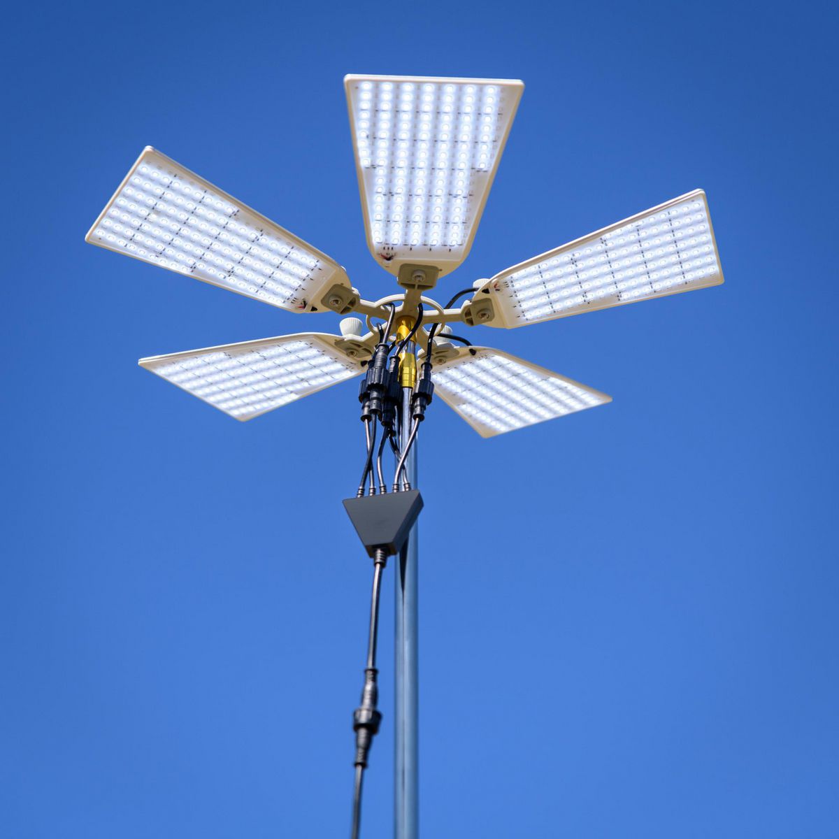 Drivetech 4x4 DT-5SMD Telescopic Camping Light - Dual Colour Dimmable 12V LED Overhead Area Light with 3.8m Telescopic Pole, IP67 Waterproof, 50m Illumination Range for 4WD Camping and Outdoor Adventures