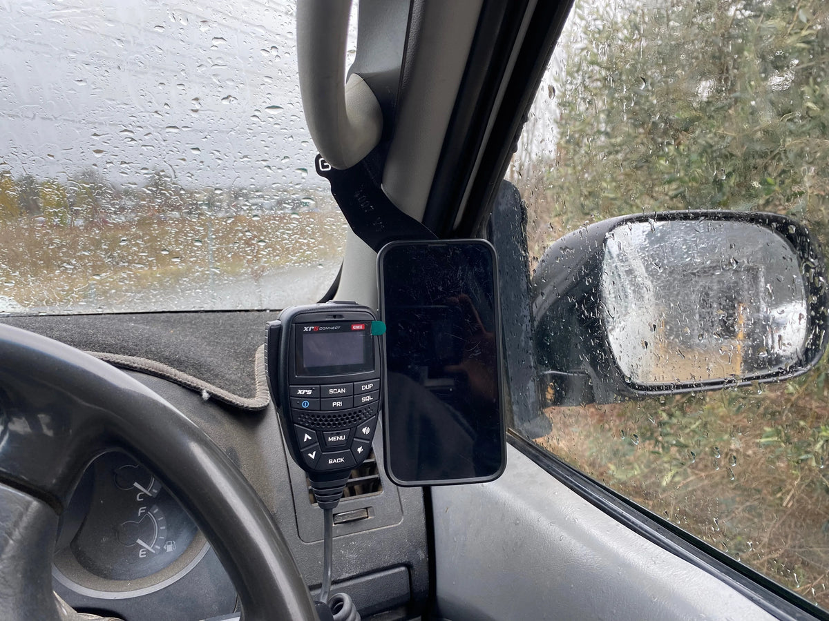 GMF4x4 4007-PH-D Toyota Hilux N70 2005-2014 Phone and UHF Handpiece Holder