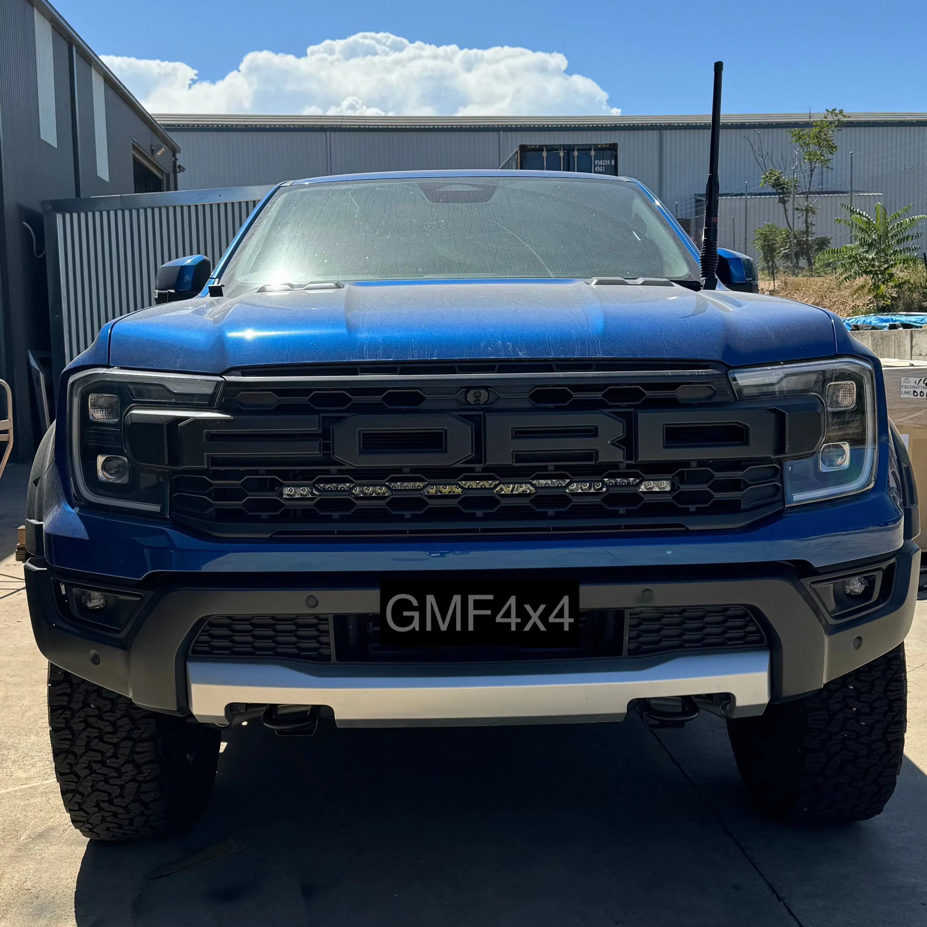 GMF4x4 3001-LED Ford Raptor RA 2022+ Grille LED Lightbar Kit with 26 Inch Single Row Bar