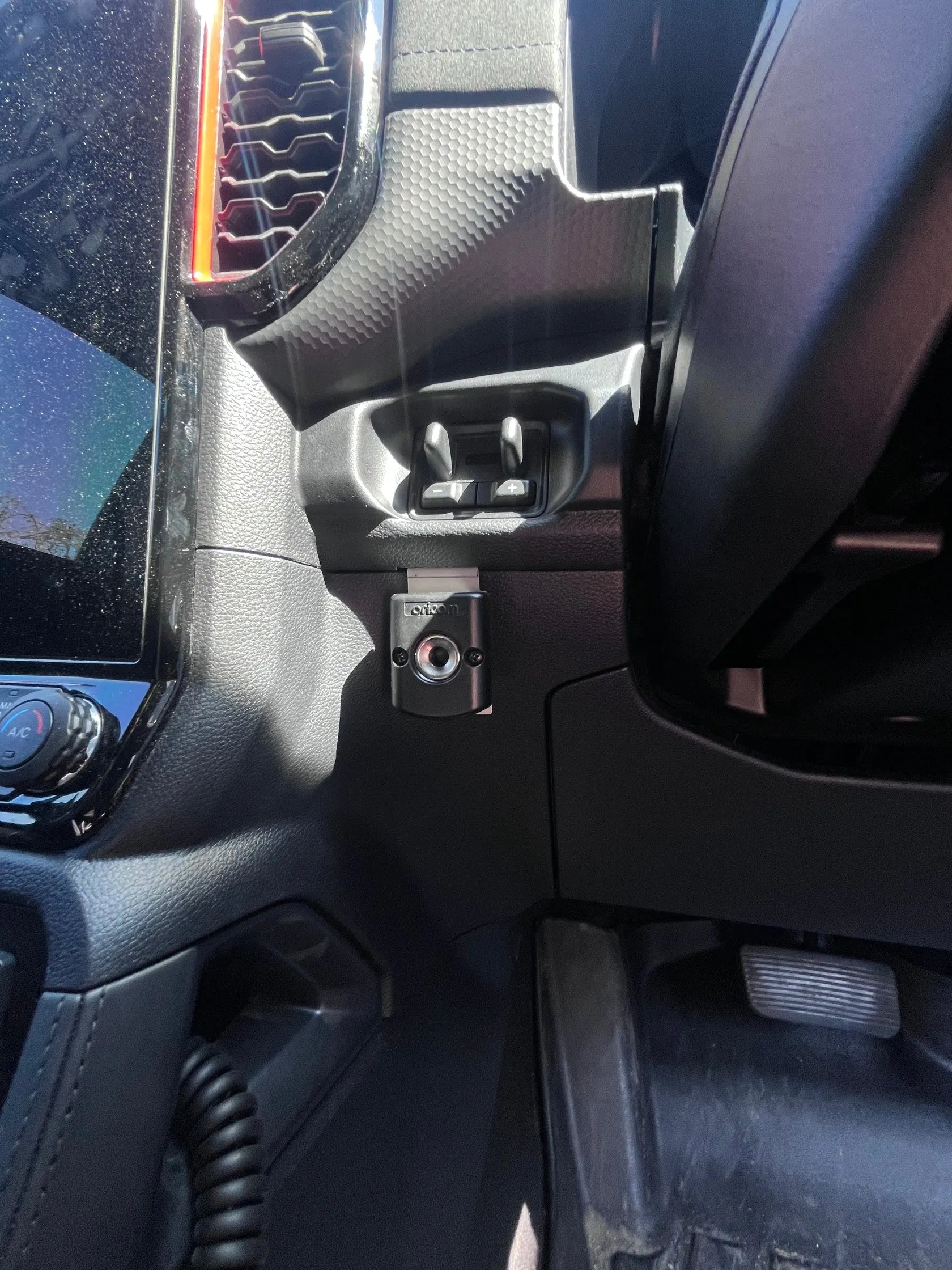 GMF4x4 HP-202 Ford Ranger RA, Raptor RA and Everest 2023+ Stainless Steel UHF Handpiece Mount