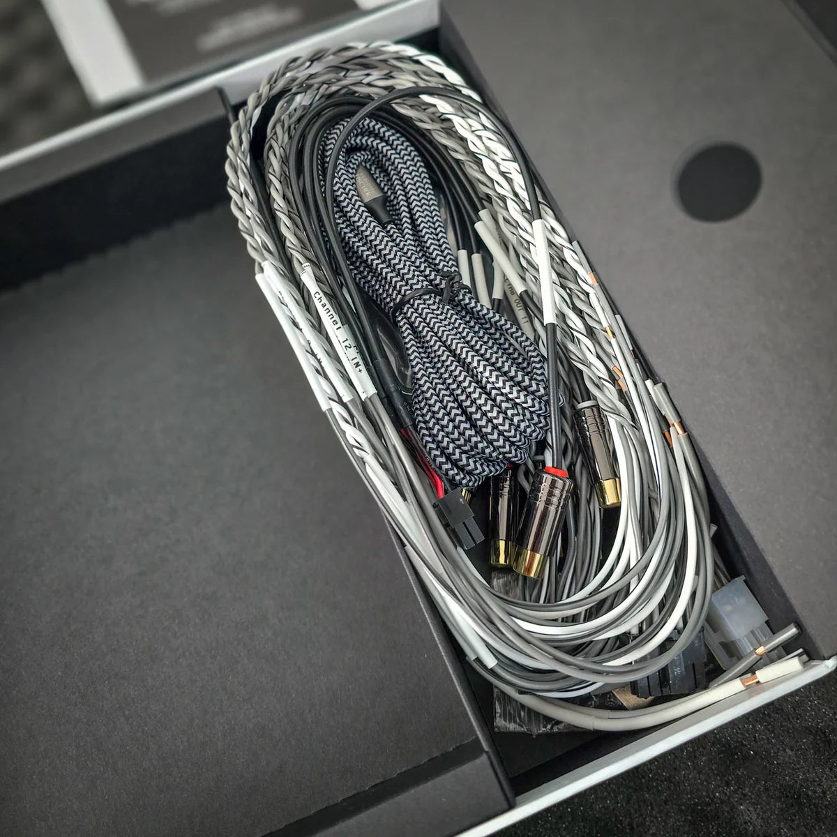 Helix V Eight DSP Ultimate 8-Channel Class HD Amplifier 14ch DSP