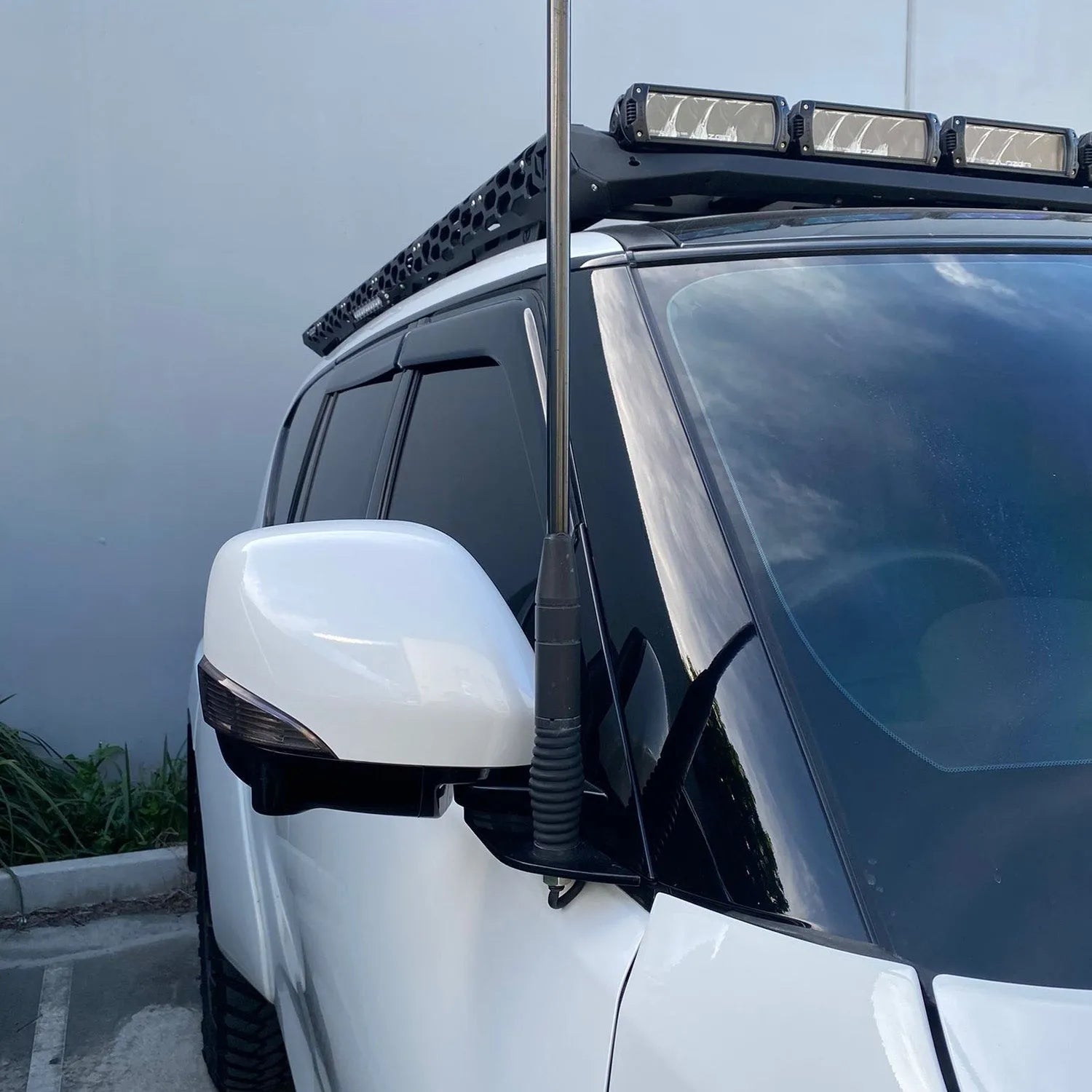 GMF4x4 VOGUE-MIRROR-Y62-DRS (Vogue-Y62-S5-DRS) Black UHF Aerial Bracket For Nissan Patrol Y62 (Driver Side Mirror)