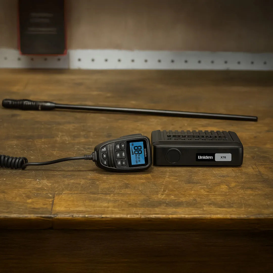 Uniden X76VP Pack 80Ch Radio+AT500BK Black Antenna Full Kit