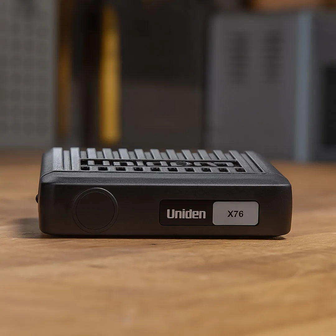 Uniden X76VP Pack 80Ch Radio+AT500BK Black Antenna Full Kit