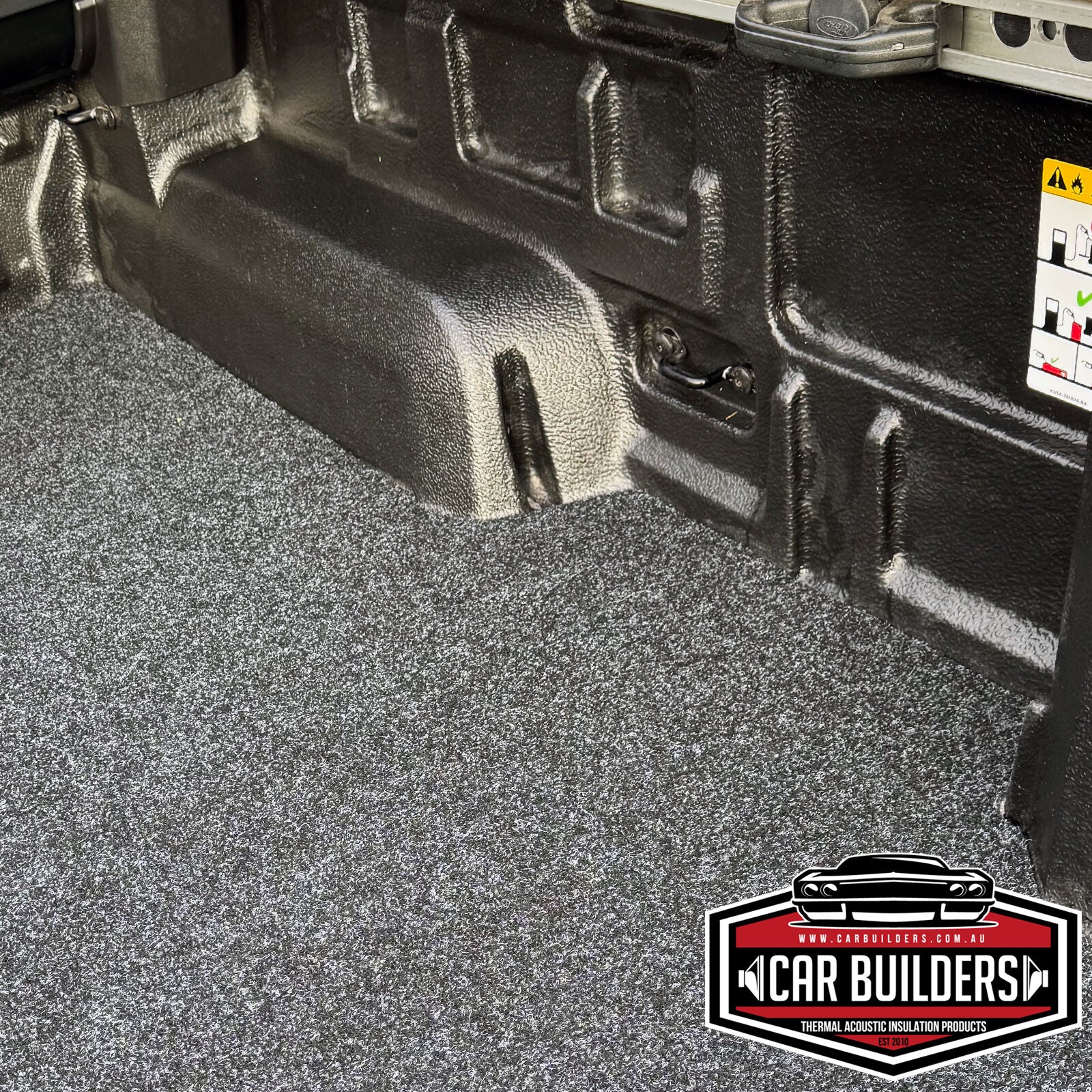 Amarok cargo mat around the wheel arch
