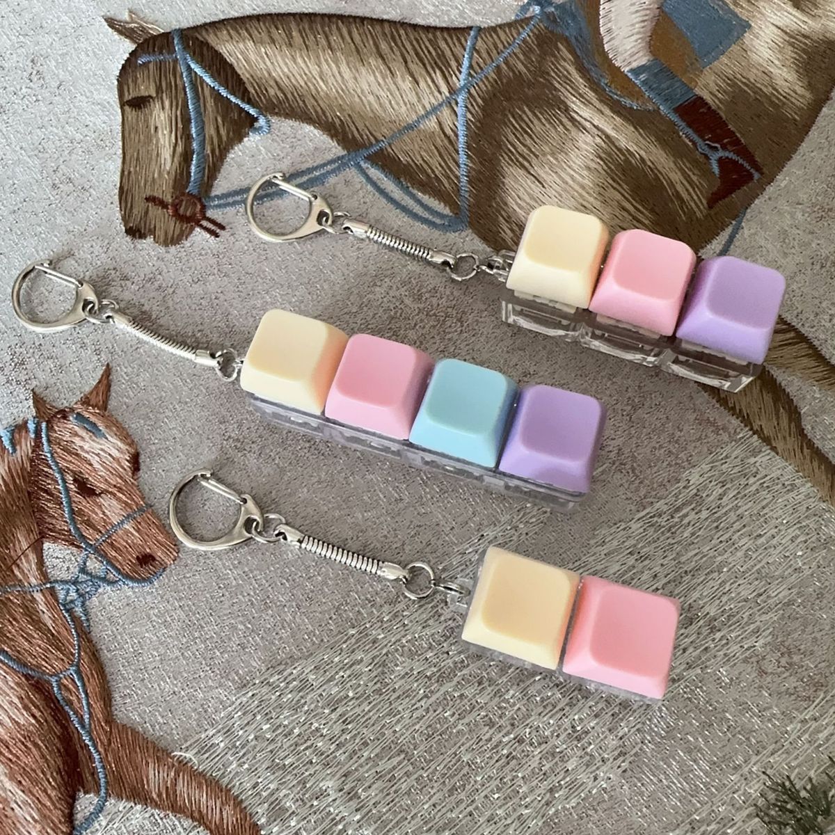 ADHIX ADXAURA - LED Light Mechanical Keycap Keychain Fidget Clicker