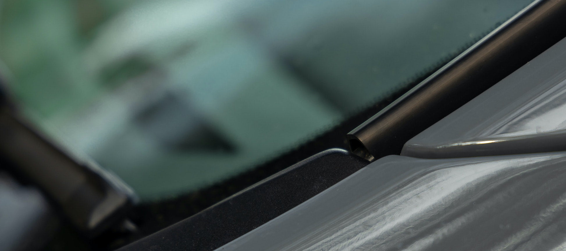 STEDI wiring concealer running neatly along the edge of a windscreen