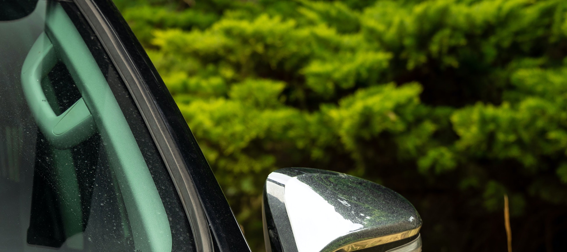 STEDI wire concealer fitted along the A pillar next to the side mirror